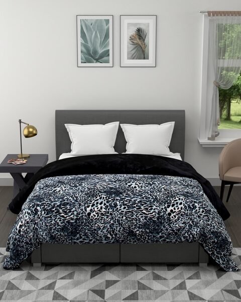 A Homes Grace Black & Blue Abstract Heavy Winter 850 GSM Double Bed Quilt